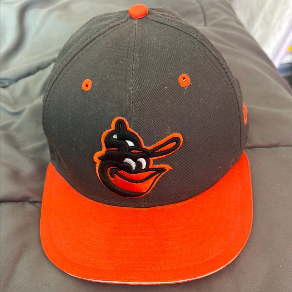 Hat may have been wore few times - New Era Black and Orange Fitted Cap size 71/2